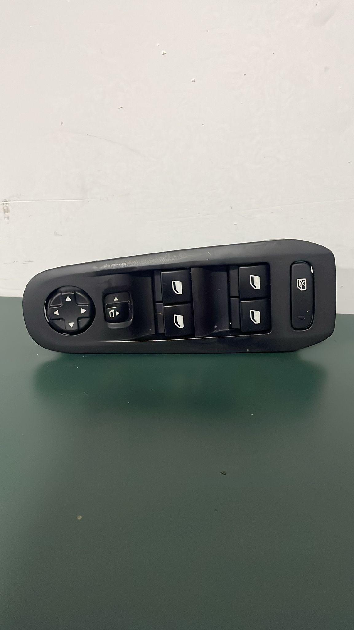 Comutador Vidro e Espelhos Frente Esquerdo – Peugeot 308 II 2013»2021 – Ref. 96788264ZD