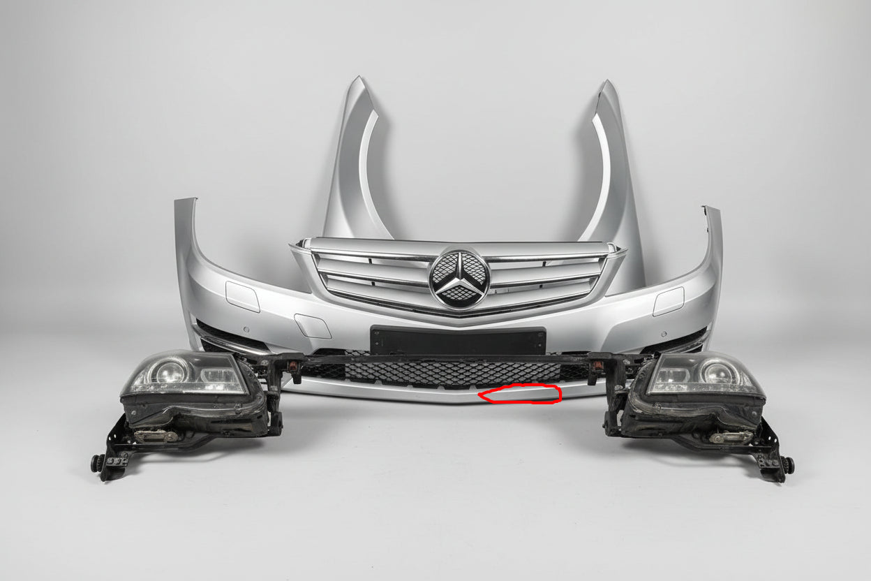 Frente Completa – Mercedes W204 C220 CDI 2010»2015 (Capot, Para-choques, Óticas Bi-Xénon com luzes diurnas (DRL) em LED, Radiadores, etc.)