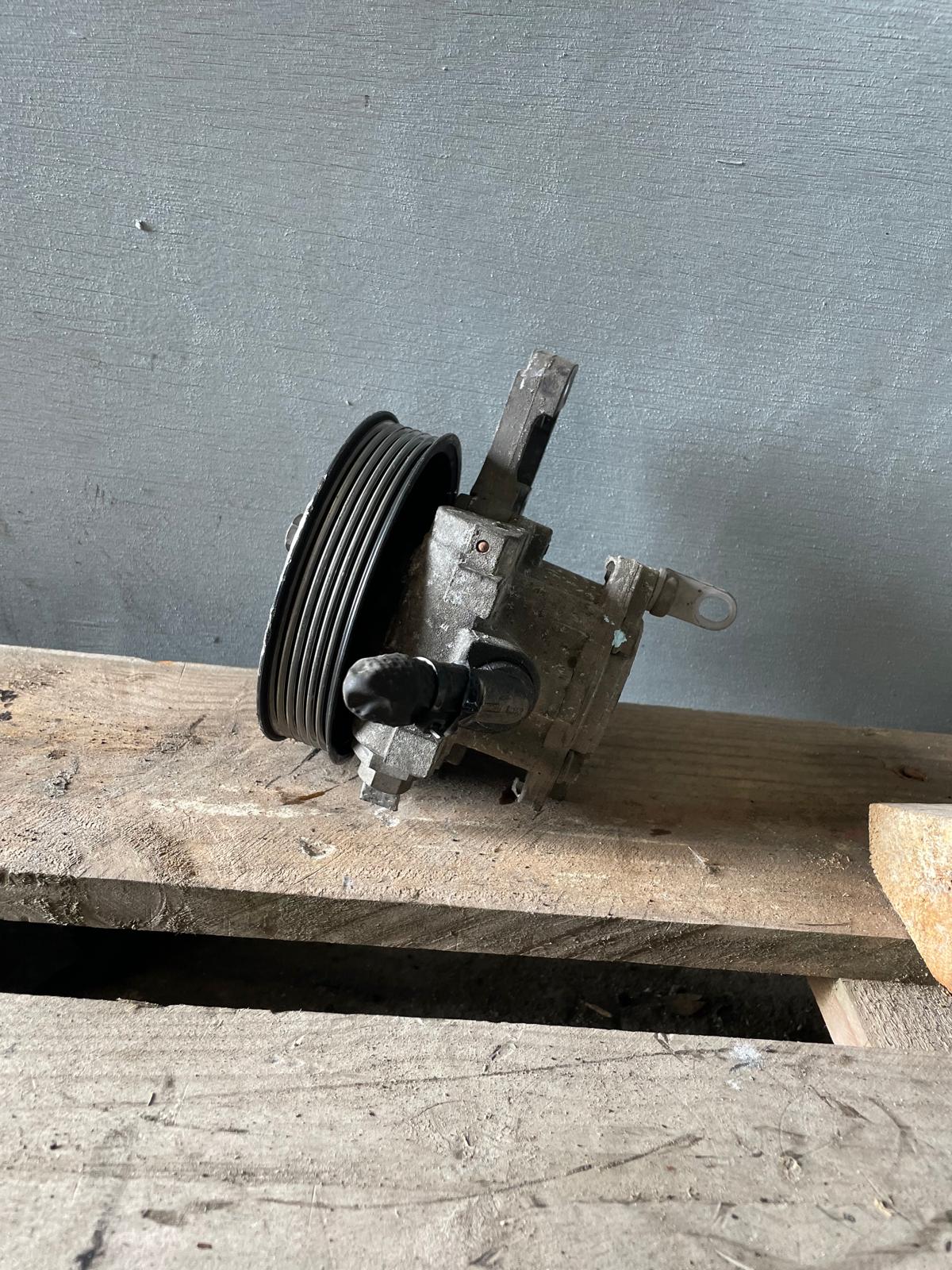 Bomba de Direção – BMW Série 3 (E90) 2005»2012 – Ref. 678883802