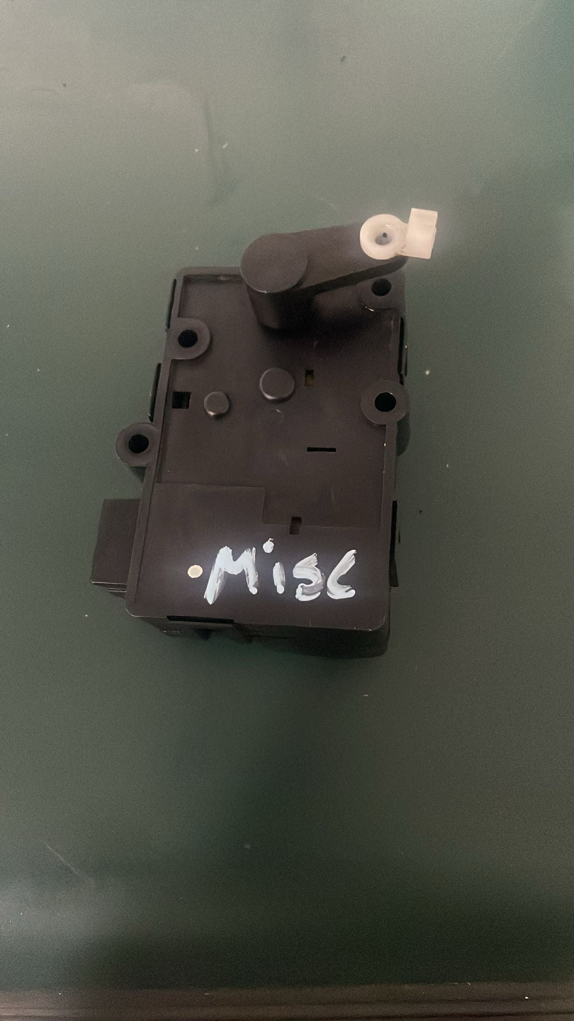 Controlo da Válvula do Motor da Sofagem – Mitsubishi L200 2.5 TD (1998/2005) MR568389