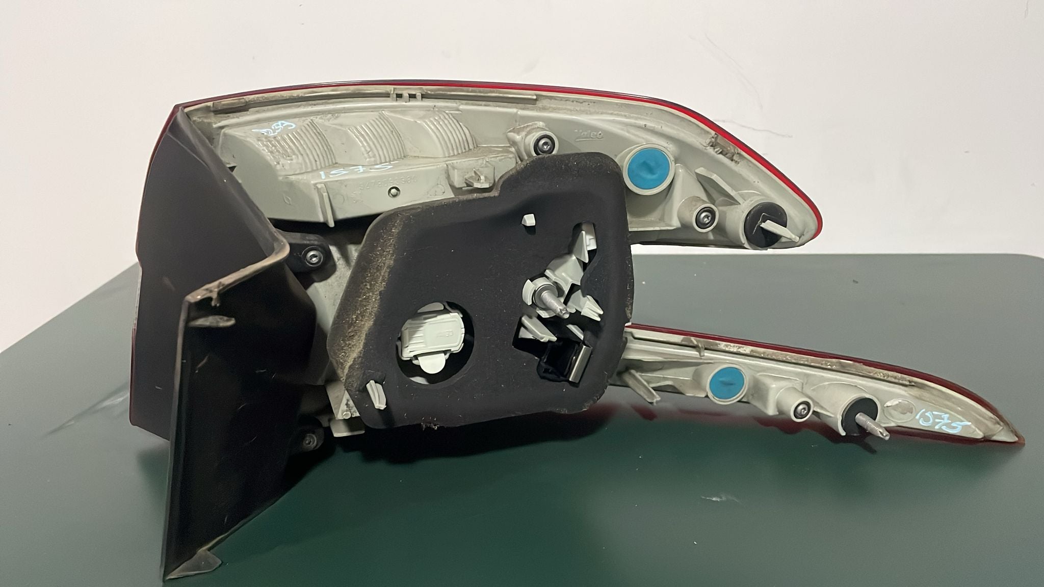 Farolim Trás Painel Esquerdo – Peugeot 308 II SW 2013»2021 – Ref. 9678093980