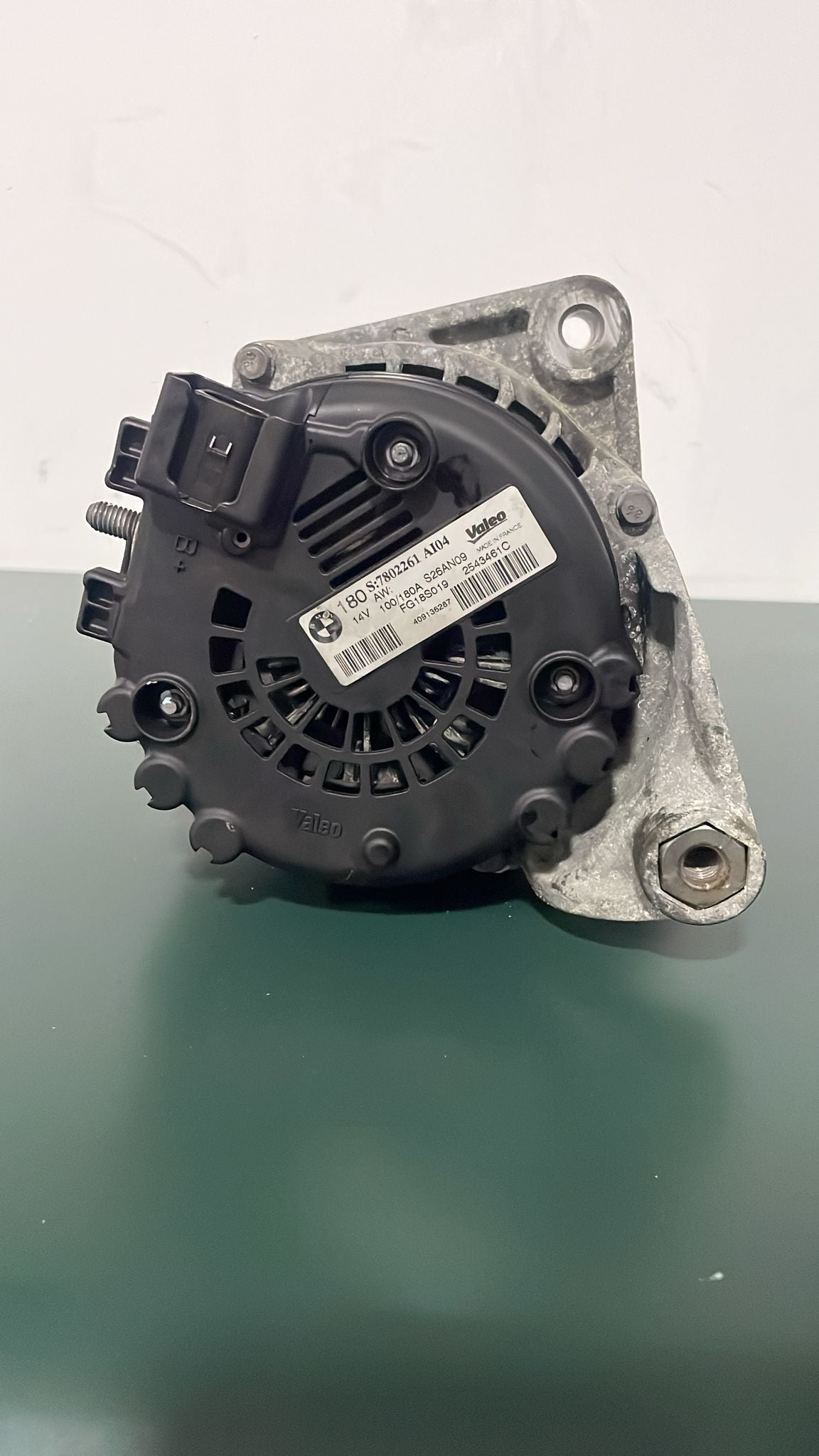 Alternador – BMW Série 3 Touring (E91) 318d 2008»2012 – Valeo – Ref. 7802261 / FG18S019 / 2543461C