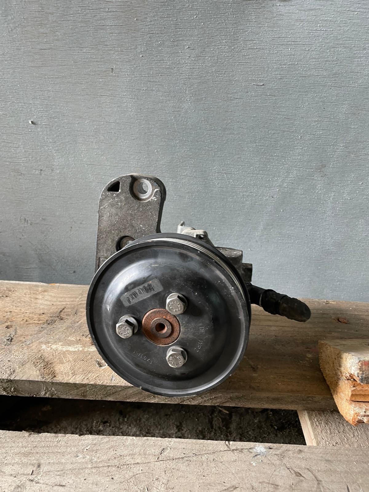 Bomba de Direção – BMW Série 3 (E90) 2005»2012 – Ref. 678883802