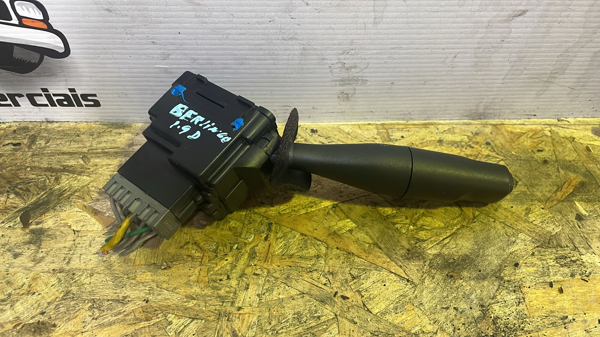 Manete Escovas – Citroën Berlingo 1.9 D 1996»2004 – Ref. 33779002