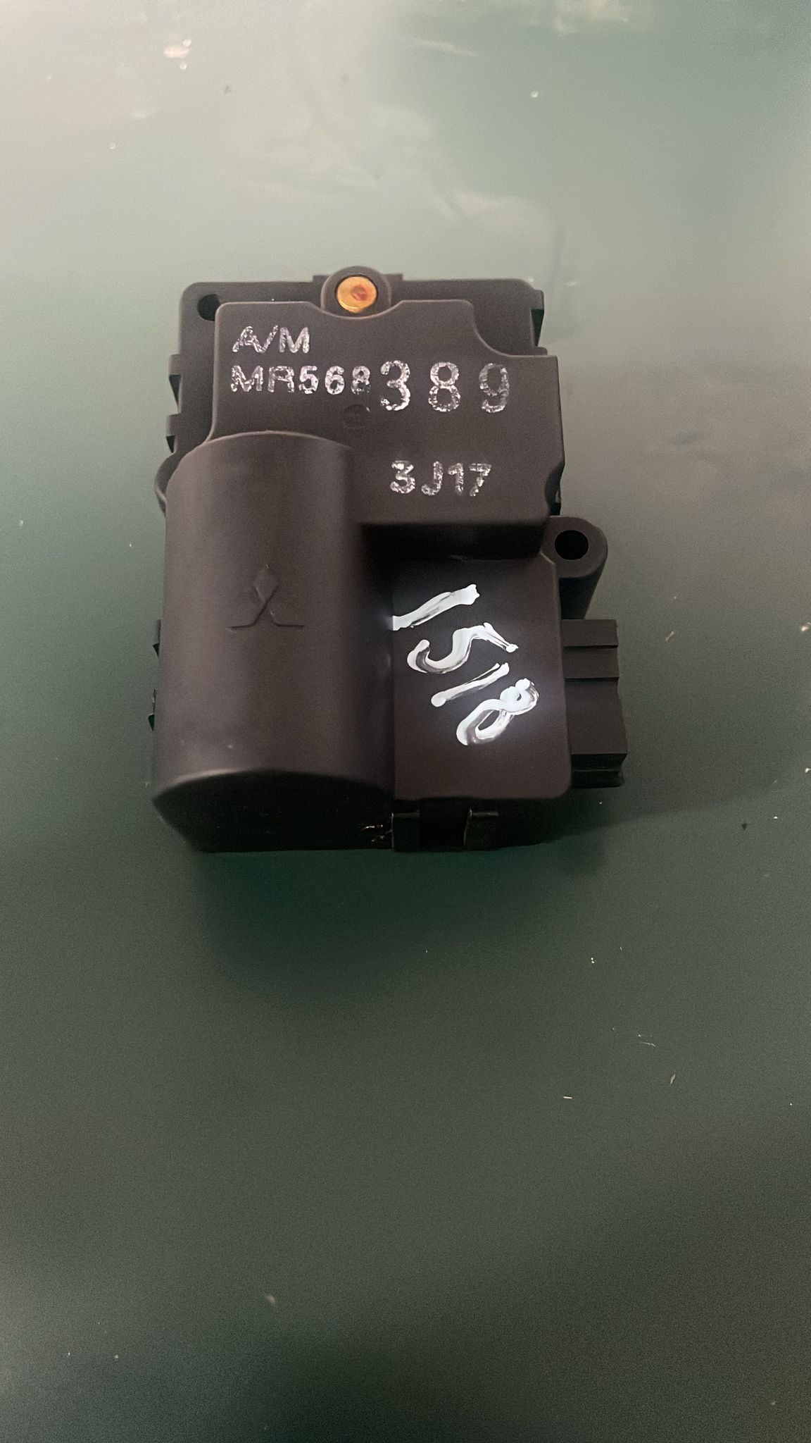 Controlo da Válvula do Motor da Sofagem – Mitsubishi L200 2.5 TD (1998/2005) MR568389