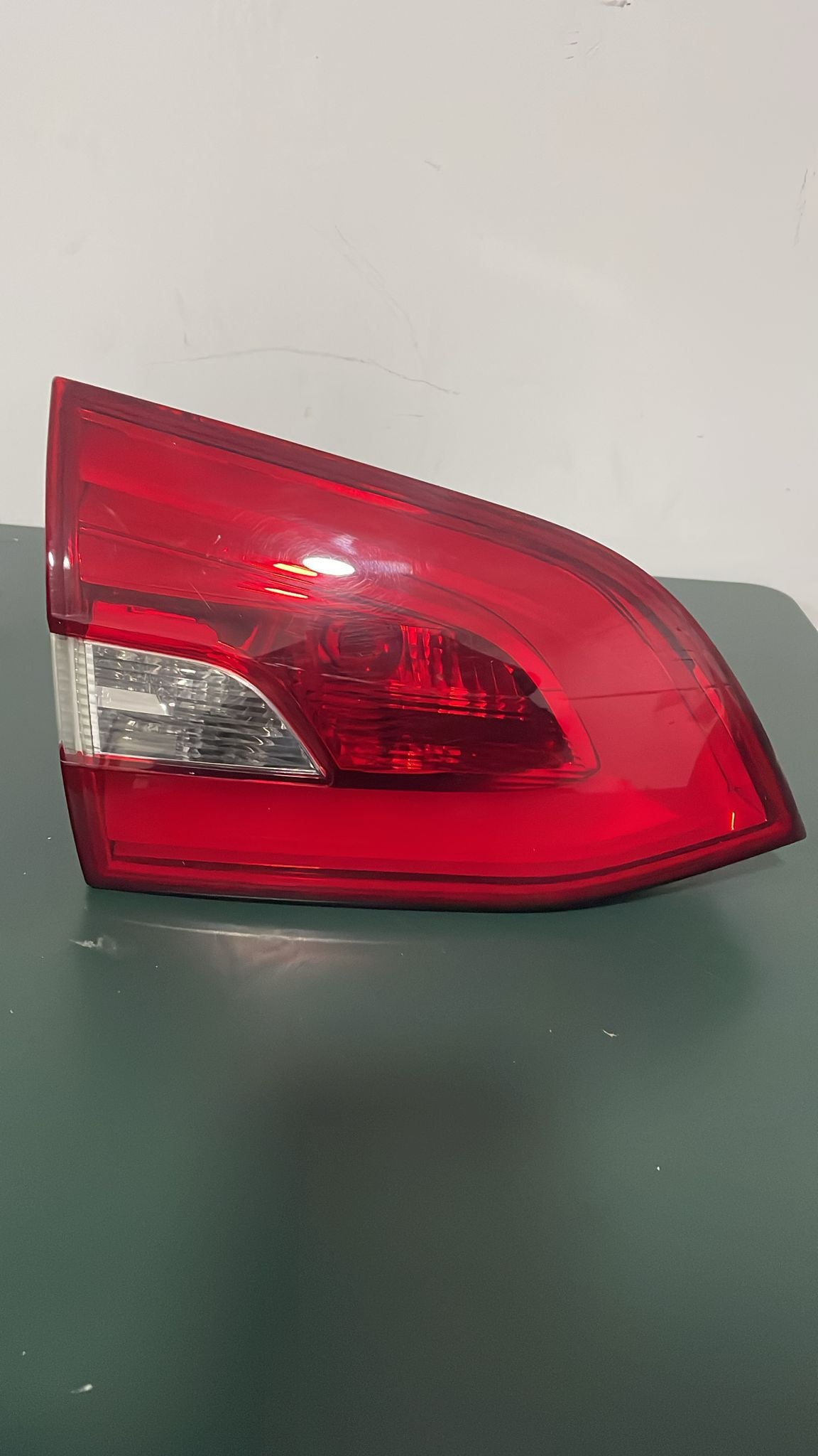 Farolim Trás Mala Esquerdo – Peugeot 308 II SW 2013»2017 – Ref 9678098080