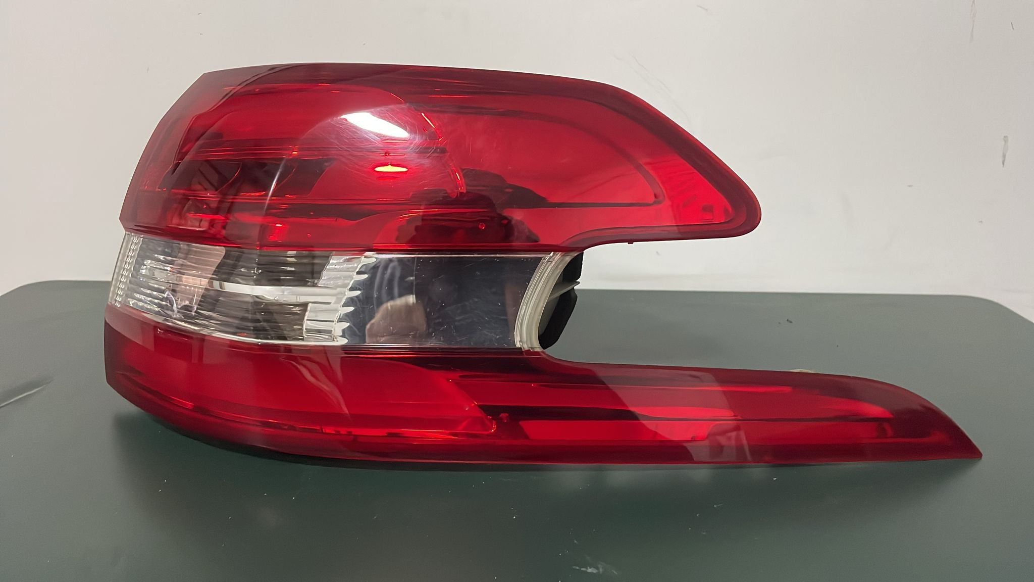 Farolim Trás Painel Direito – Peugeot 308 II SW 2013»2021 – Ref. 9678093880