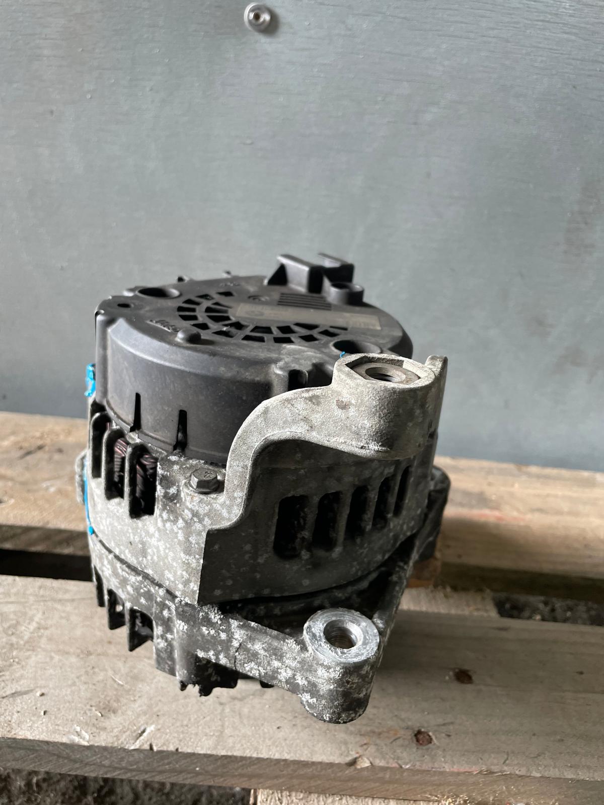 Alternador – BMW Série 1 (E81) 2006»2012 – Ref. 8507624 / FG18S052