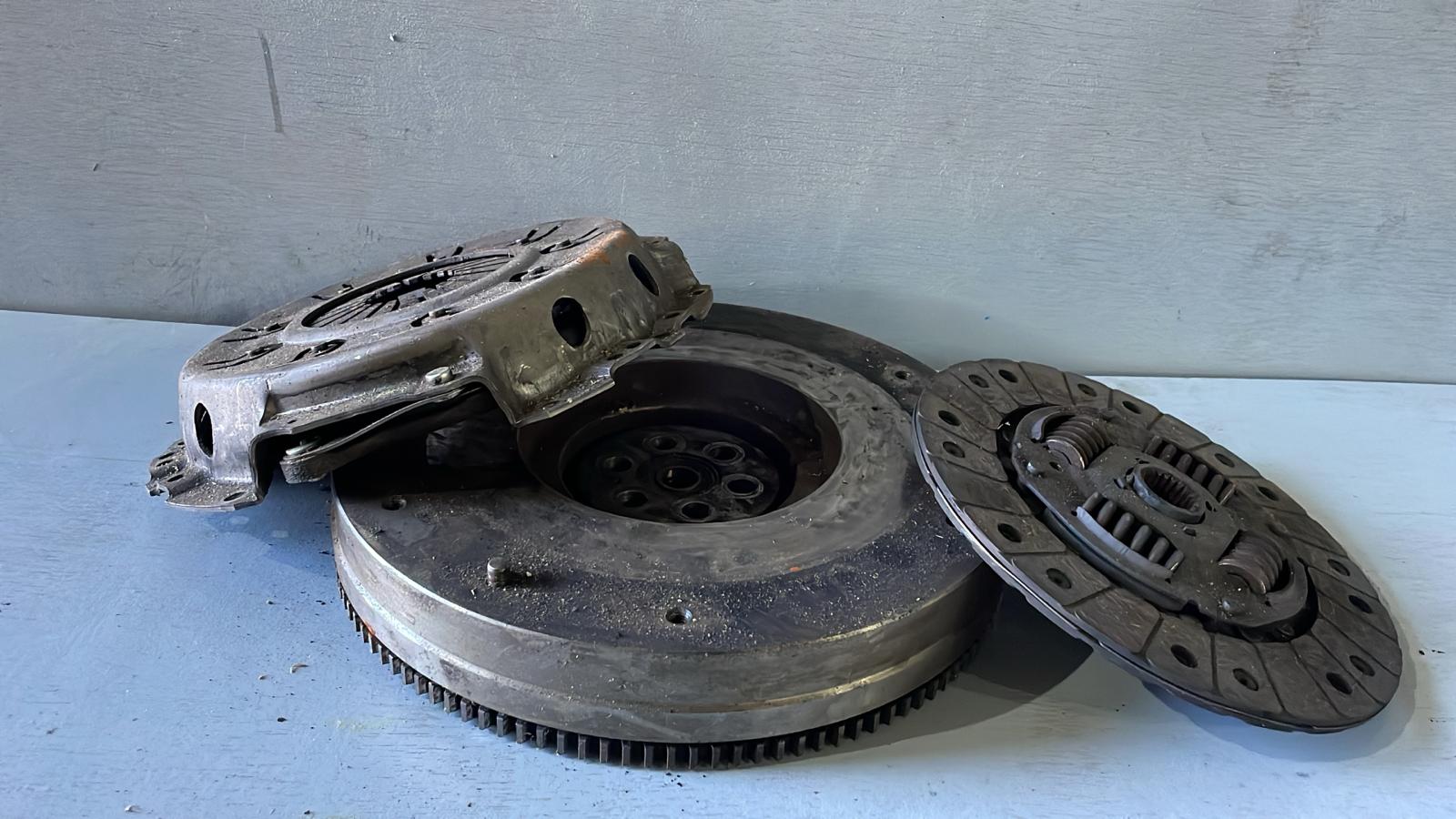 Kit Embraiagem com Volante Motor – Mitsubishi L200 2.5 TD 1996»2005