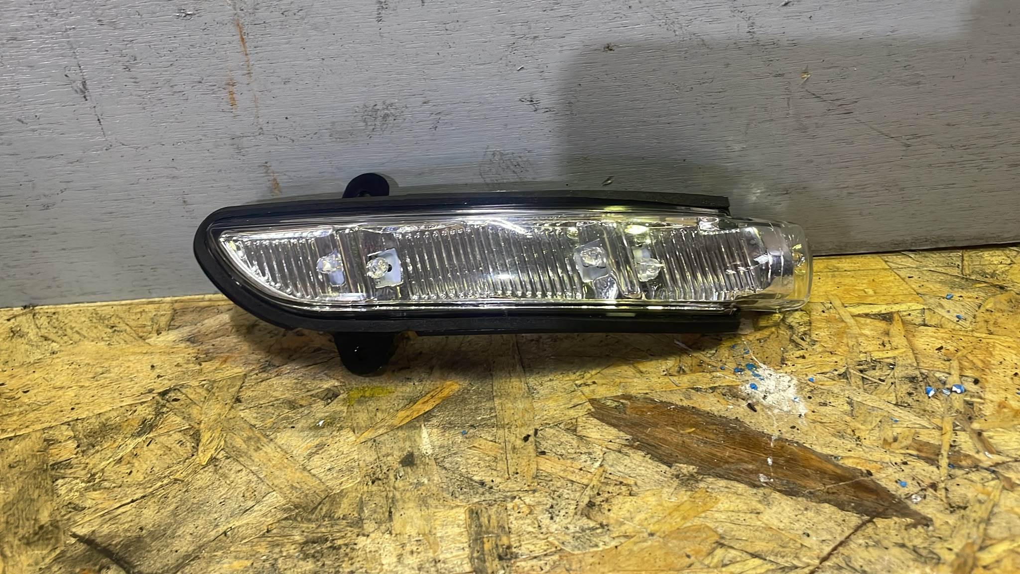 Pisca do Espelho Direito – Mercedes-Benz Classe E (W211/S211) / CLS (C219)