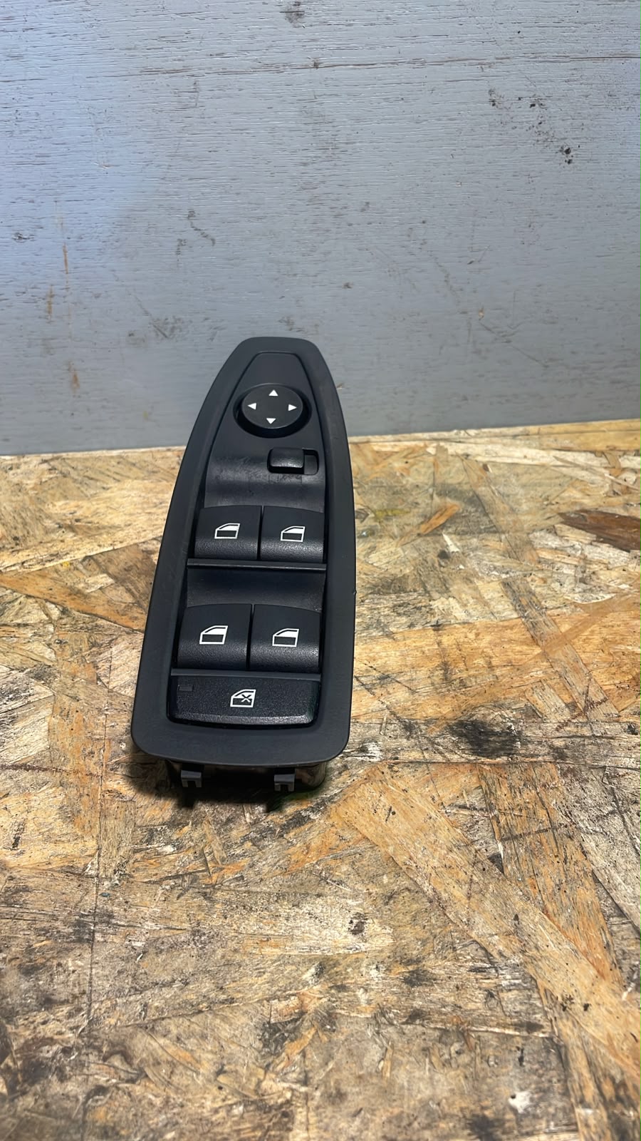 Comando do Vidro Elétrico Frente Esquerda – BMW Série 1 (F20) / Série 3 (F30, F80) 2012»2018 – Ref. 9208109-01