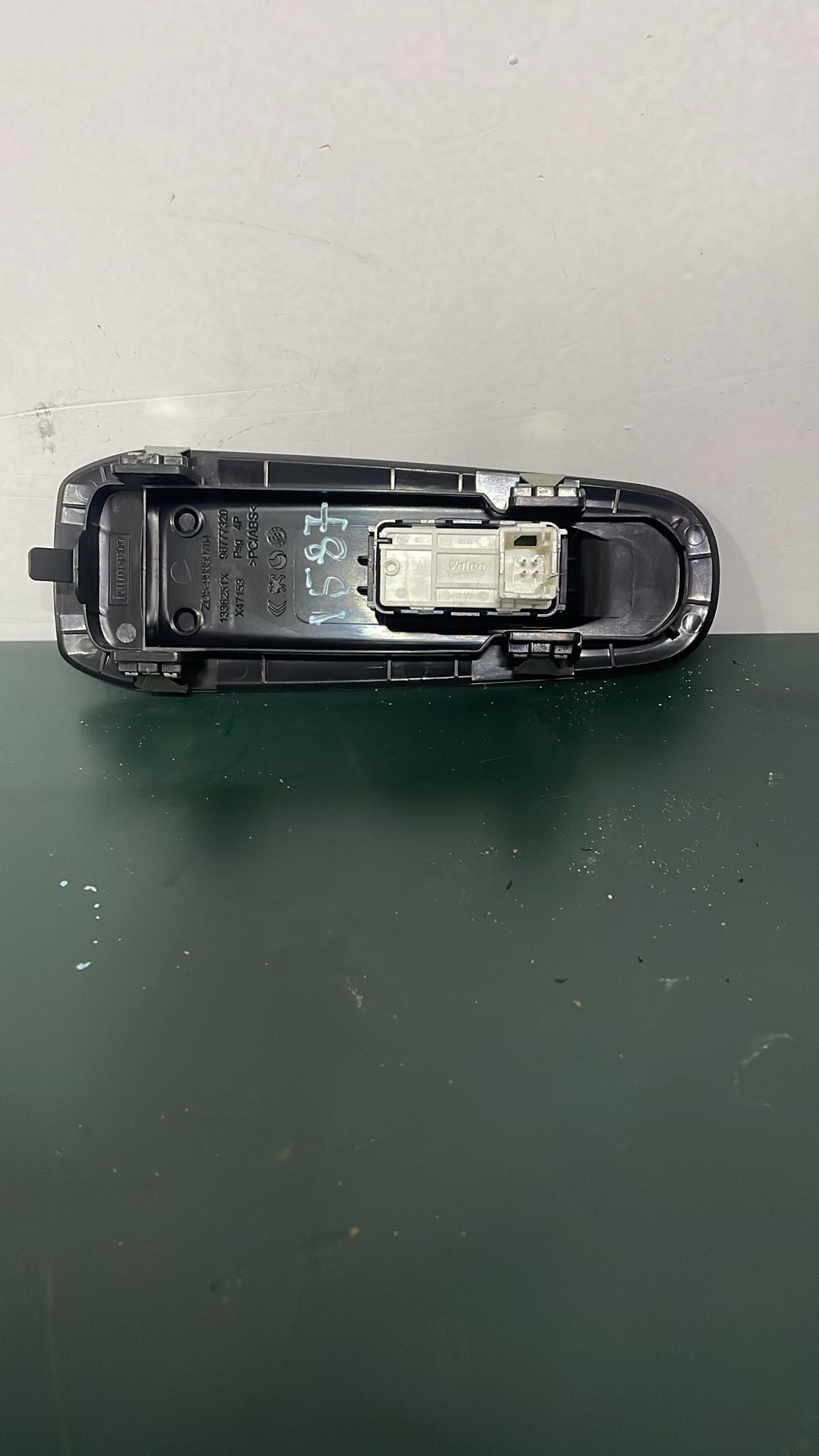 Interruptor Vidros Frente Direito – Peugeot 308 II SW 2012»2019 – Ref. 96762292ZD