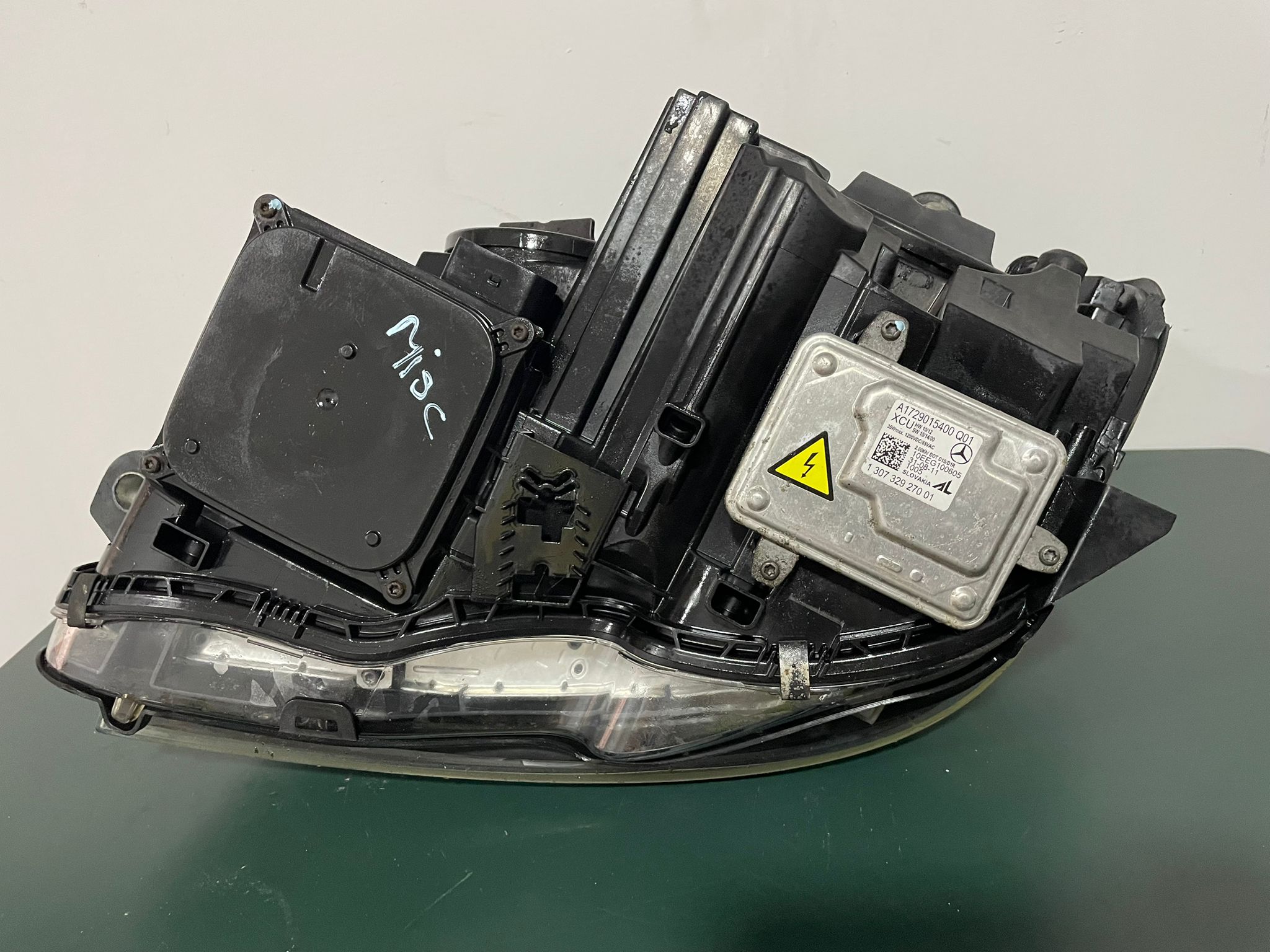 Ótica Bi-Xénon LED (DRL) Frente Direita – Mercedes C W204 2011»2015 – Ref. A2048204639