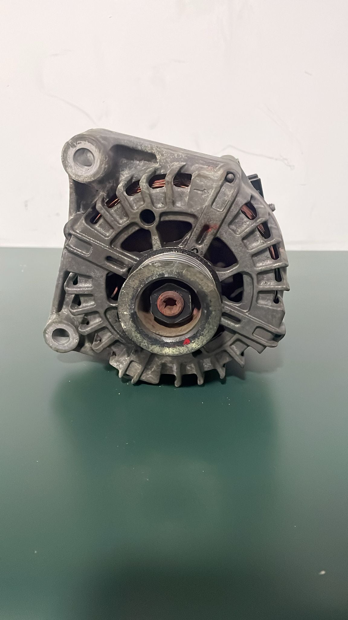 Alternador – BMW Série 3 Touring (E91) 318d 2008»2012 – Valeo – Ref. 7802261 / FG18S019 / 2543461C