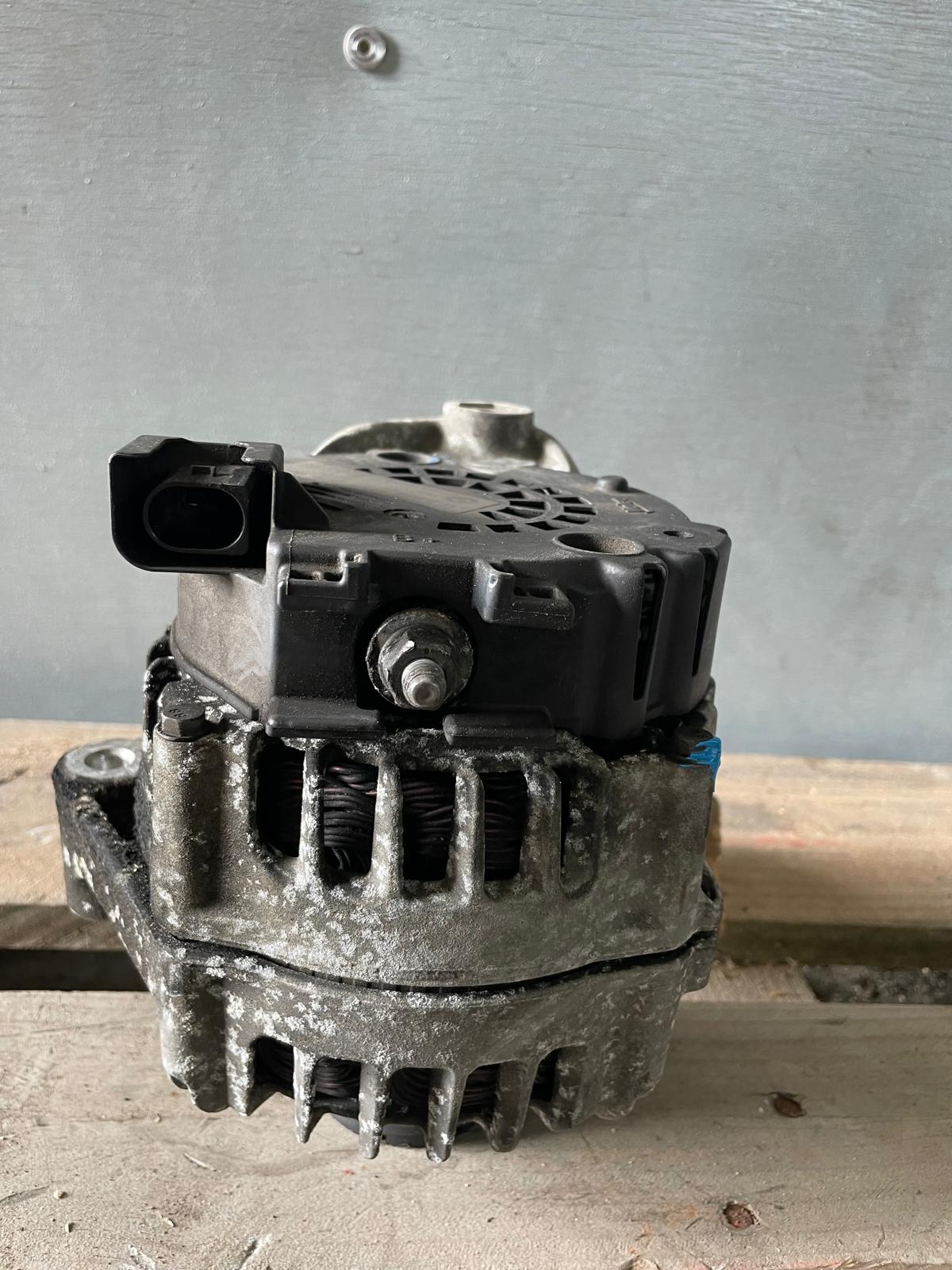 Alternador – BMW Série 1 (E81) 2006»2012 – Ref. 8507624 / FG18S052