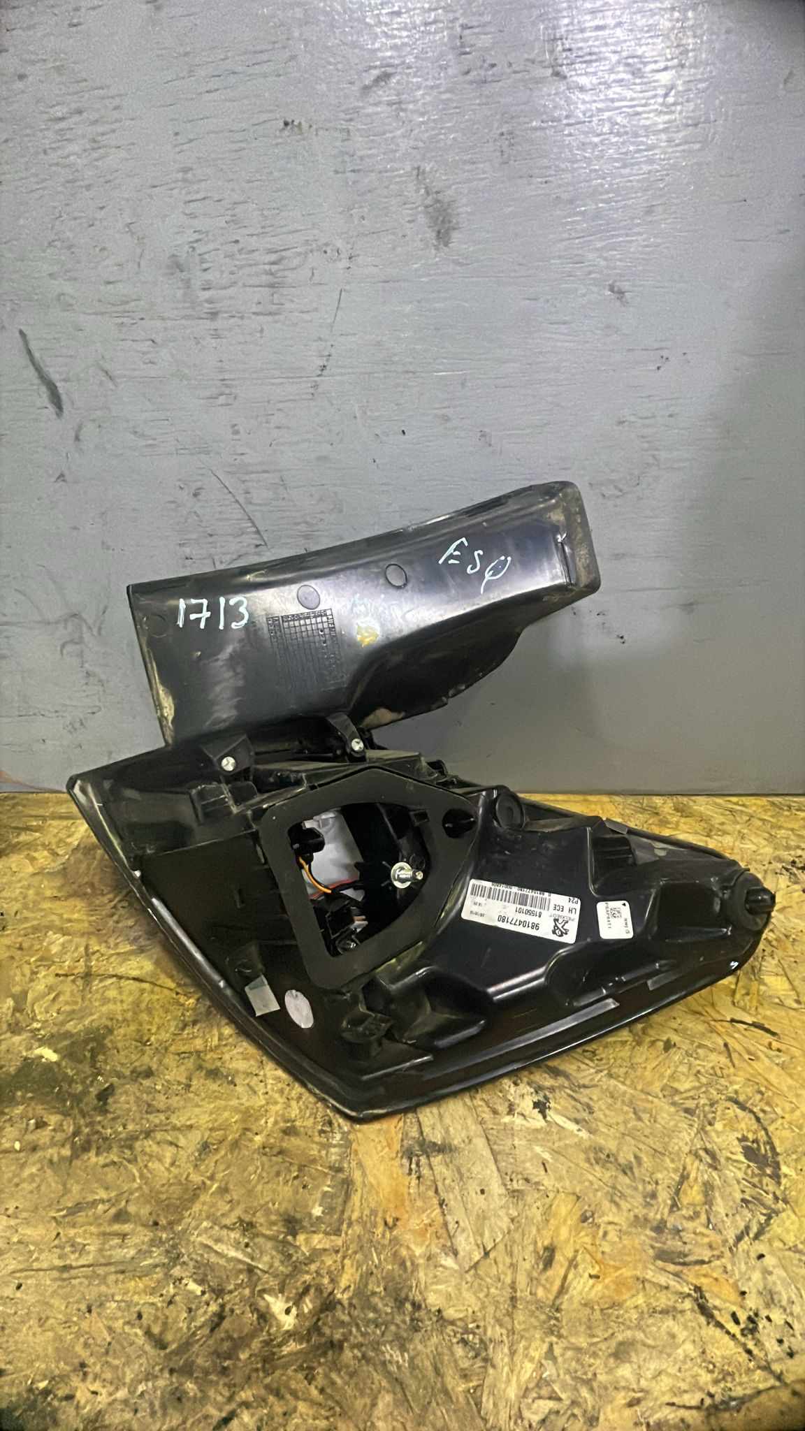 Farolim Traseiro Esquerdo – Peugeot 3008 II SUV 1.2 2015»2026 – Ref. 9810477180